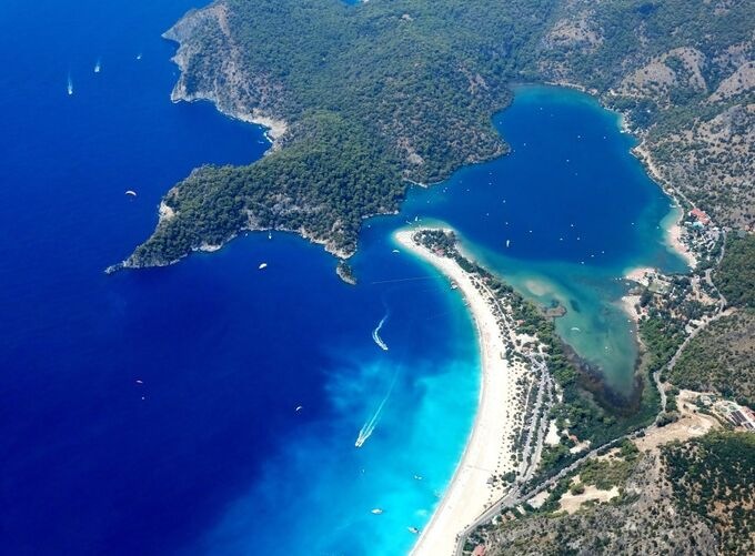 夜のフェティエ海岸と街の灯り 夜のフェティエ海岸と街の灯り